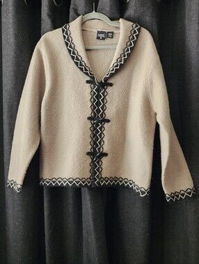 Nordic Design 100% Wool Hand‑Made Sweater Beige Zigzag Trim M Cozy Vintage Wool